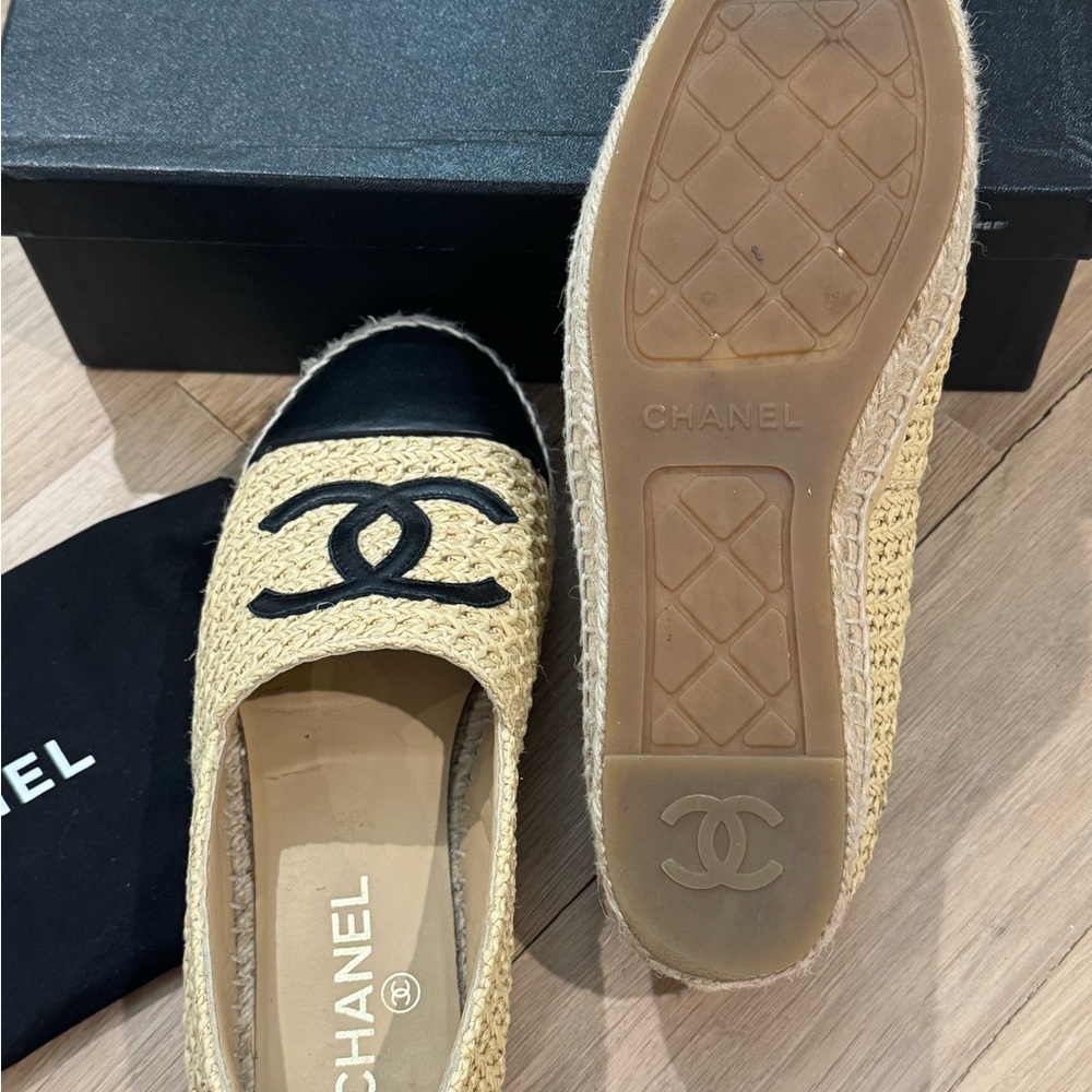 CHANEL Cream and Black Espadrille Shoes with Iconic Logo - Picture 5 of 8